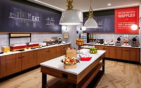 Hampton By Hilton At The Boston Seaport District